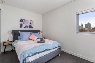Bright 3bdrm City Skyline Views Catbus,waca,optus - Perth - 9