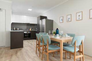 Bright Trendy 3br Apt - Walk To River & Shops - 7