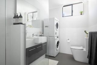 Modern Cozy spacious 3 bdrm 2bath,FREO,Parking,AC - Perth - 1