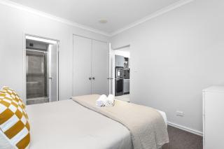 City Living Retreat - 2br Apartment In East Perth - Perth - 3