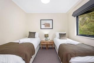 Designer 2BR Near CBD Large Balcony & New Reno - 7