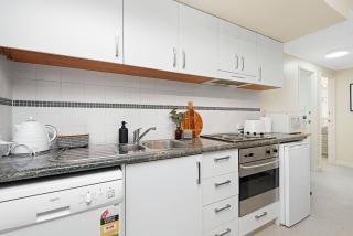 Designer 2BR Near CBD Large Balcony & Views - 1