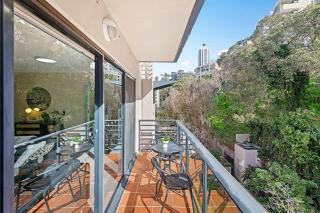 Designer 2BR Near CBD Large Balcony - 9