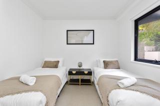 Urban Boho Chic Newly Renovated 2BR with Balcony - 7