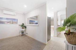 Rivervale Family Retreat-optus,river,shops,crown - Perth - 4