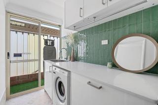 4BR Ardross Mid-Century Home Walk To Garden City - 2