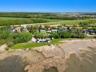 Kinepik Cottage Sunroom with Beach Access - Sylvan Lake - 1