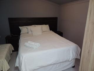 Neat Haven Self Catering - Grahamstown - 3