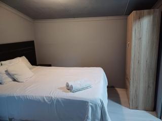 Neat Haven Self Catering - Grahamstown - 2