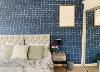 Atom, Large 4 to 5 Bed House, Sleeps 12, Garden, Parking, ideal for Contractors, Large Groups, Travellers - Thamesmead - 7