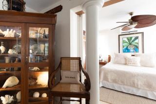Off The Charts-Waterfront Tiki Bar & Private Dock - 1