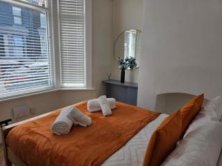 4 BDR Home close to Anfield Stadium - Sleeps 8 - 8