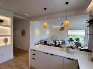 Bright & Airy 2 bedroom by the Sea - Athens - 9