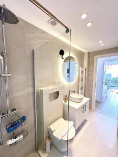 Bright & Airy 2 bedroom by the Sea - Athens - 5