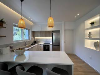 Bright & Airy 2 bedroom by the Sea - 2