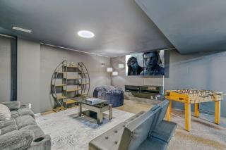 Kings, 75" TV & Backyard Fun - NearWesley - 1