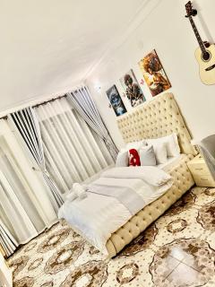 Raha Luxe Stays 2 - Entebbe - 4