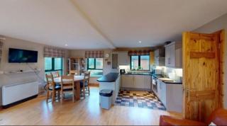Cois na hÉirne - Log Cabin with Lake View & Hot Tub - 1