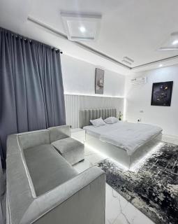 Shortlet by vee - Lux three bedroom Abuja - Abuja - 3