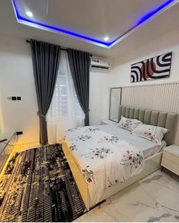 Shortlet by vee - Lux three bedroom Abuja - Abuja - 2