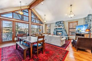 Luxurious 4BR Retreat with Hot Tub Near Gold Course - 6