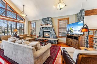 Luxurious 4BR Retreat with Hot Tub Near Gold Course - 5