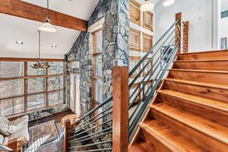 Luxurious 4BR Retreat with Hot Tub Near Gold Course - 1