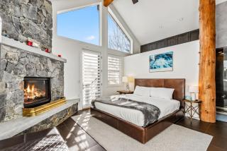 Luxurious 4BR Retreat with Hot Tub Near Gold Course - 8