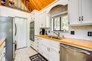 Cabin Getaway Near Big Trees Park Game Room, Deck - Camp Connell - 4