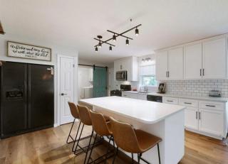 3-BR Modern Ranch Retreat on half acre - Murray - 8