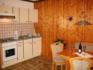 Chalet in Reinskopf with Fireplace & Balcony - Schönecken - 7