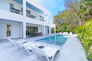 The Palace on Clematis – Siesta Key Vacation Home with Large Pool, Firepit & Great Location - Sarasota - 8
