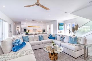 The Palace on Clematis – Siesta Key Vacation Home with Large Pool, Firepit & Great Location - Sarasota - 4