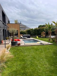 Contemporary architect's house, pool, jacuzzi - 8