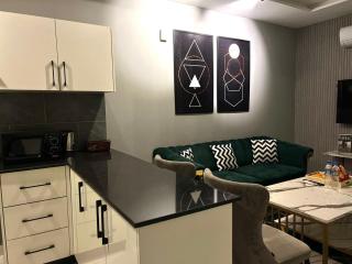 One bed luxury apartment with pool gym cinema zameen Opal - Lahore - 5