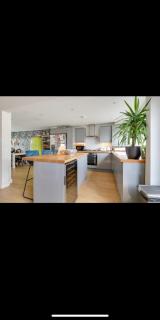 Stylish riverside townhouse with garden - Molesey - 0