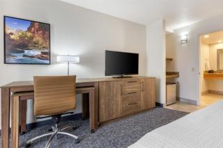 Best Western Plus A Wayfarer's Inn & Suites - Kingman - 1