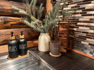 Alyeska Spruce Cabin - 7