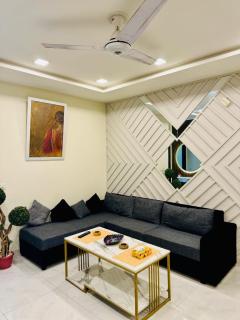 Luxury apartment with Pool Gym amenities By The Urban B&B - 0