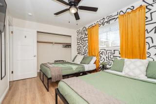 Santa Paula Relax and Play Private Modern Stay and Chefs Kitchen - 4