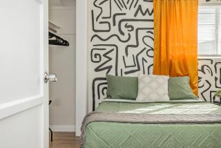 Santa Paula Relax and Play Private Modern Stay and Chefs Kitchen - 8