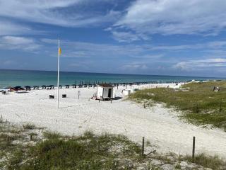 Luxury Home w/ Pool, Game Room, & Golf Cart – Steps to Beach! - Destin - 9