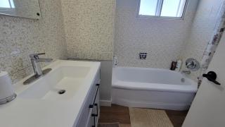 4-Bedroom Home by Downtown and Airport - Calgary - 8