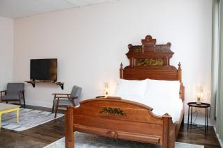 Bischoff Inn - Former 1870 Furniture Factory Now 5 Room Boutique Hotel - - 7