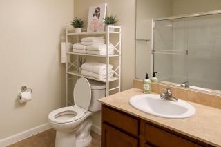 The Nest at 918 - Pool, Sauna, Laundry, Free Parking and No Cleaning Fee - 3