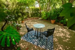 Hollywood Hills Guest House with Tree-Top Views Outdoor Patio and Garden - Los Angeles - 5