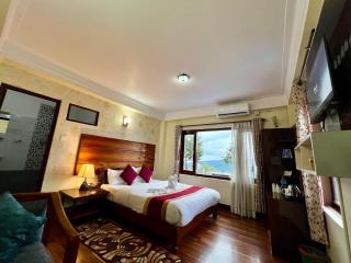 Mount Everest Hotel & Resort Nagarkot - 8