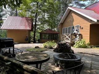 Lakeside Retreat with Hot Tub & Bunkie - Otter Lake - 3