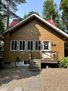 Lakeside Retreat with Hot Tub & Bunkie - Otter Lake - 4