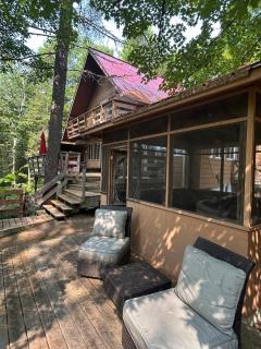 Lakeside Retreat with Hot Tub & Bunkie - 9